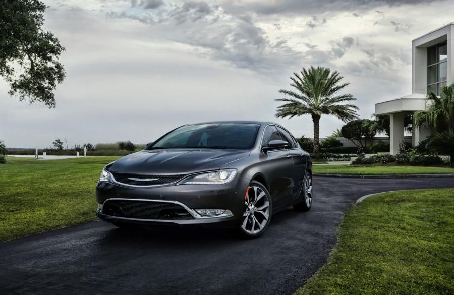 Chrysler 200 2015 года  (фото 49 из 207)